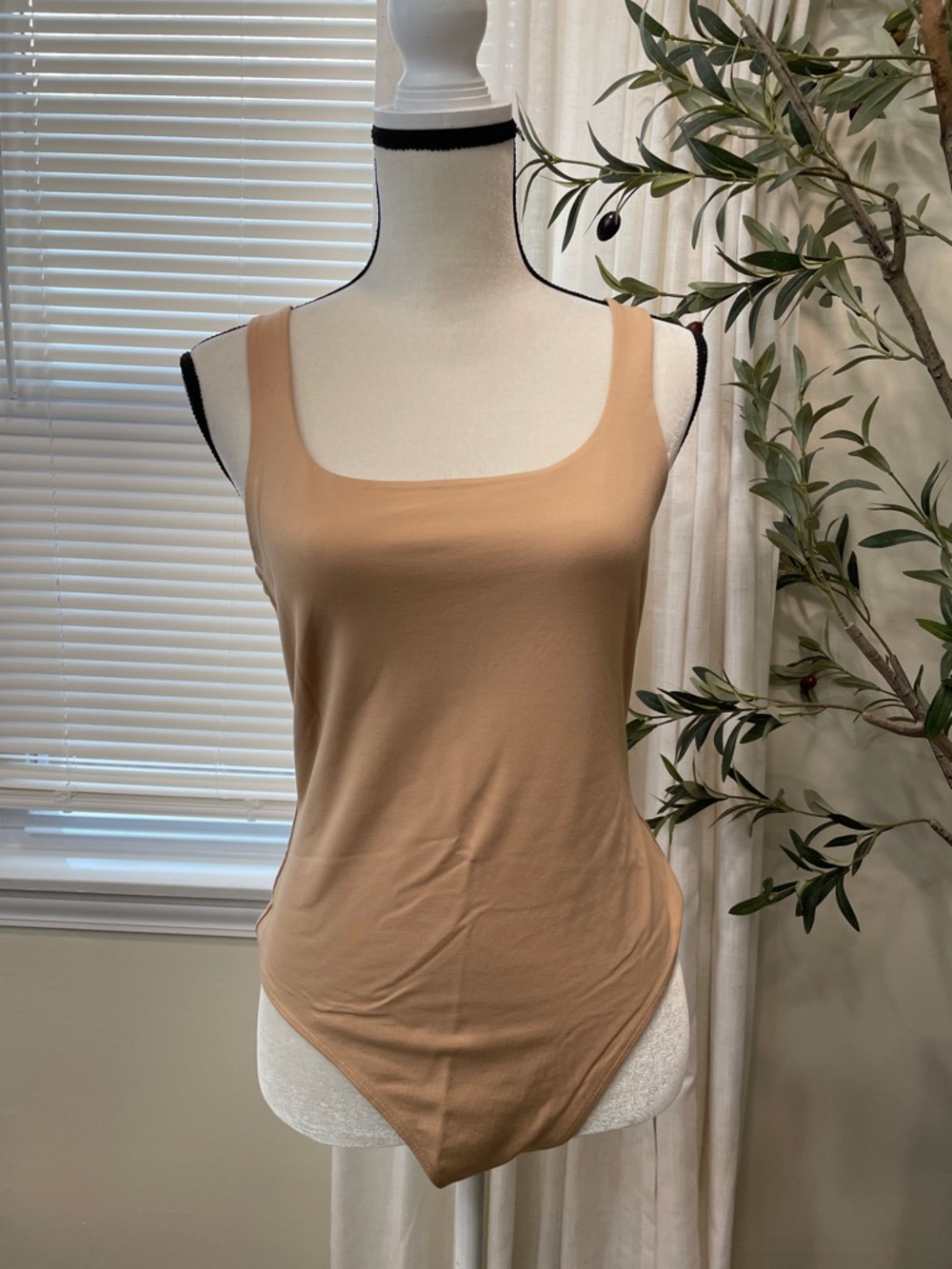 Banana Republic Nude/Tan Scoop Neck Bodysuit M